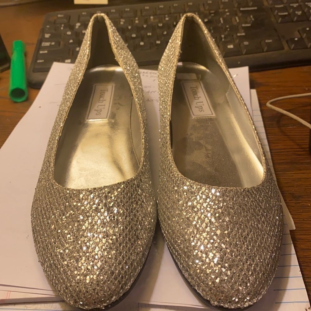 Touch Ups Silver Flats sz. 7.5 medium